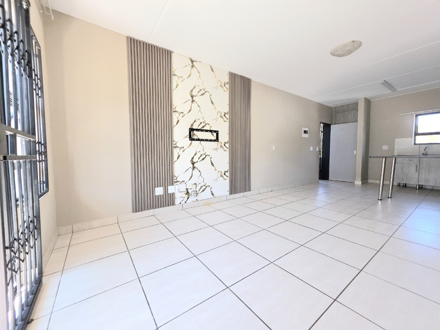 2 Bedroom Property for Sale in Glen Austin Gauteng