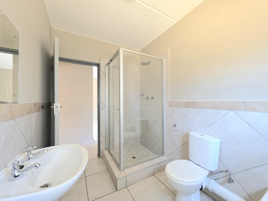 2 Bedroom Property for Sale in Glen Austin Gauteng
