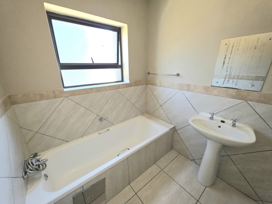 2 Bedroom Property for Sale in Glen Austin Gauteng