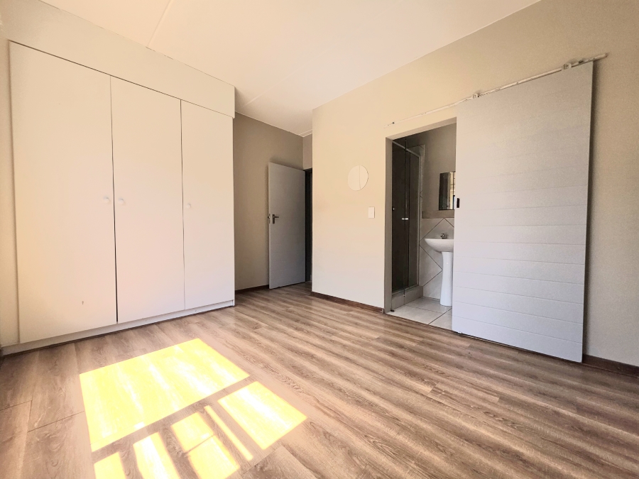 2 Bedroom Property for Sale in Glen Austin Gauteng
