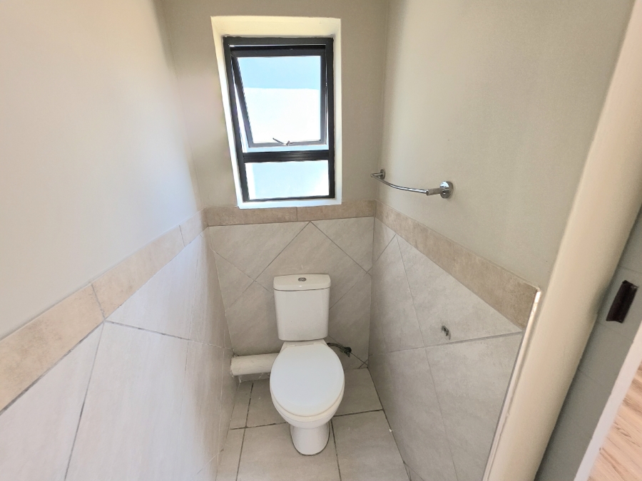 2 Bedroom Property for Sale in Glen Austin Gauteng