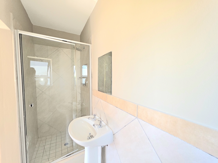 2 Bedroom Property for Sale in Glen Austin Gauteng
