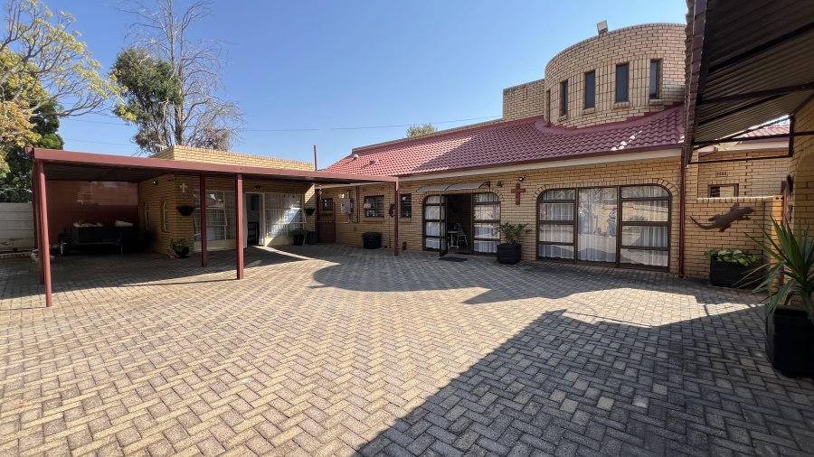3 Bedroom Property for Sale in Helikonpark Gauteng