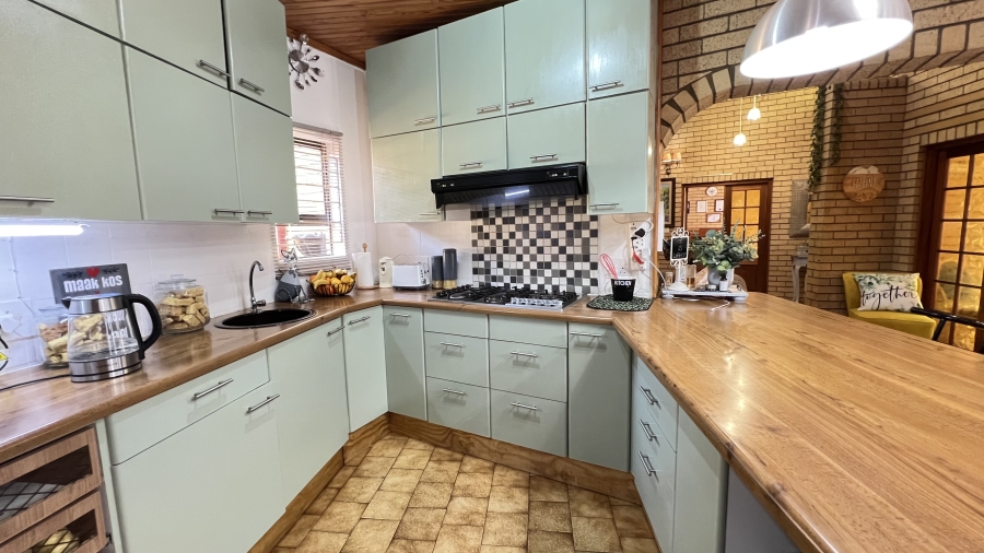 3 Bedroom Property for Sale in Helikonpark Gauteng