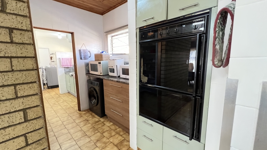 3 Bedroom Property for Sale in Helikonpark Gauteng