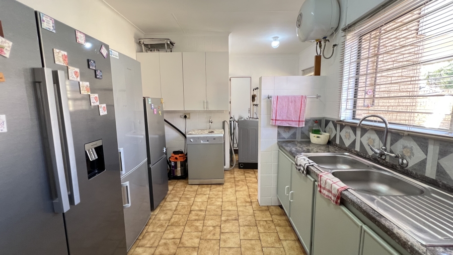 3 Bedroom Property for Sale in Helikonpark Gauteng