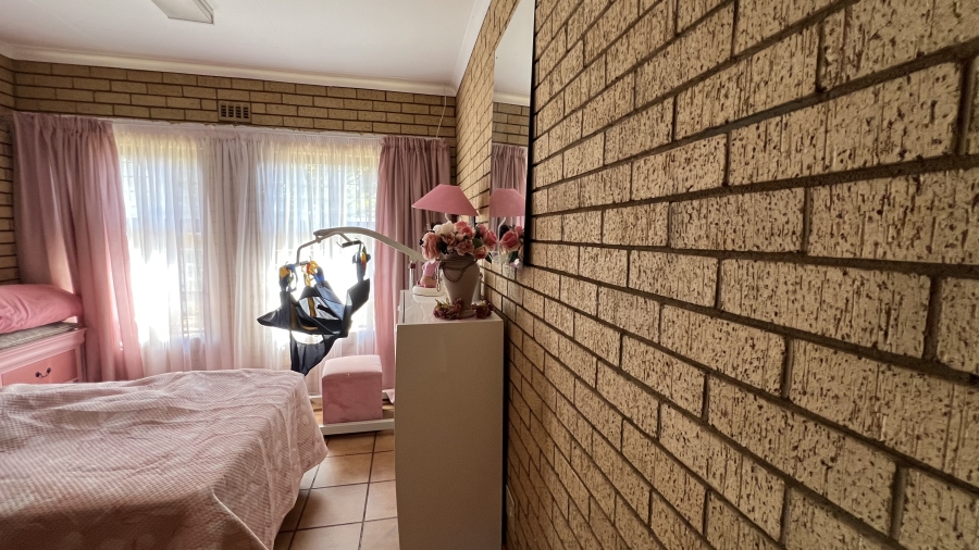 3 Bedroom Property for Sale in Helikonpark Gauteng