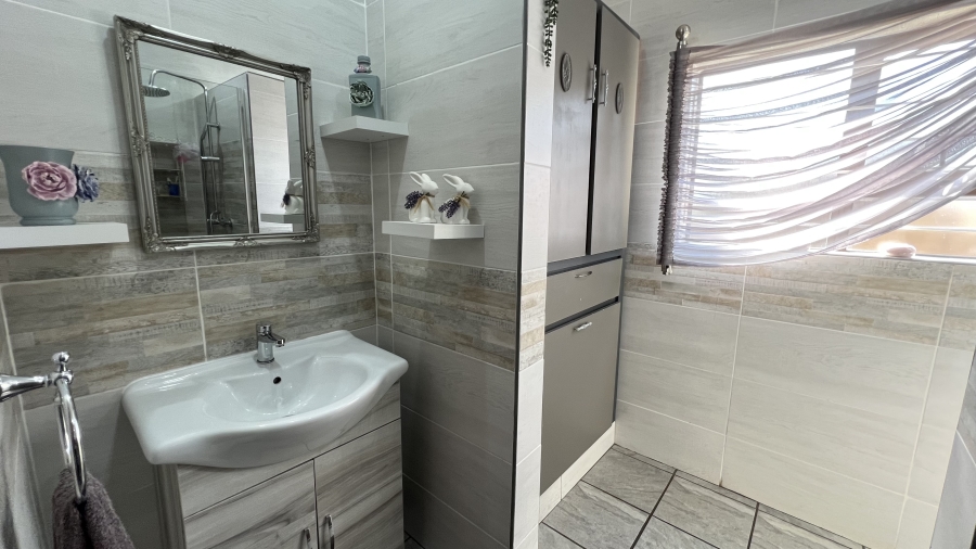 3 Bedroom Property for Sale in Helikonpark Gauteng