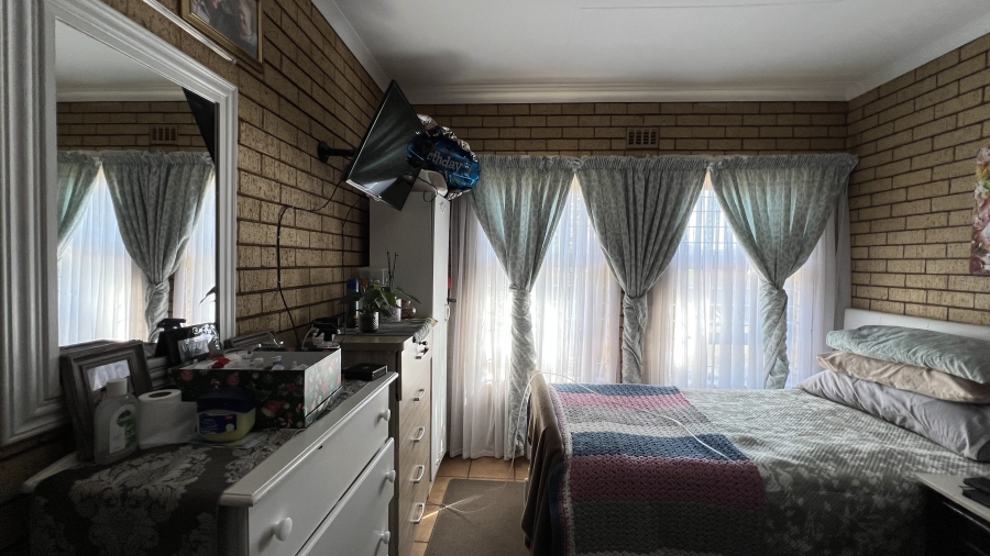 3 Bedroom Property for Sale in Helikonpark Gauteng