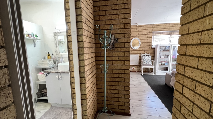 3 Bedroom Property for Sale in Helikonpark Gauteng