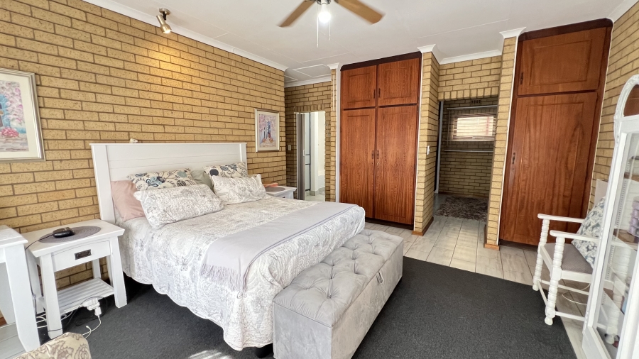3 Bedroom Property for Sale in Helikonpark Gauteng