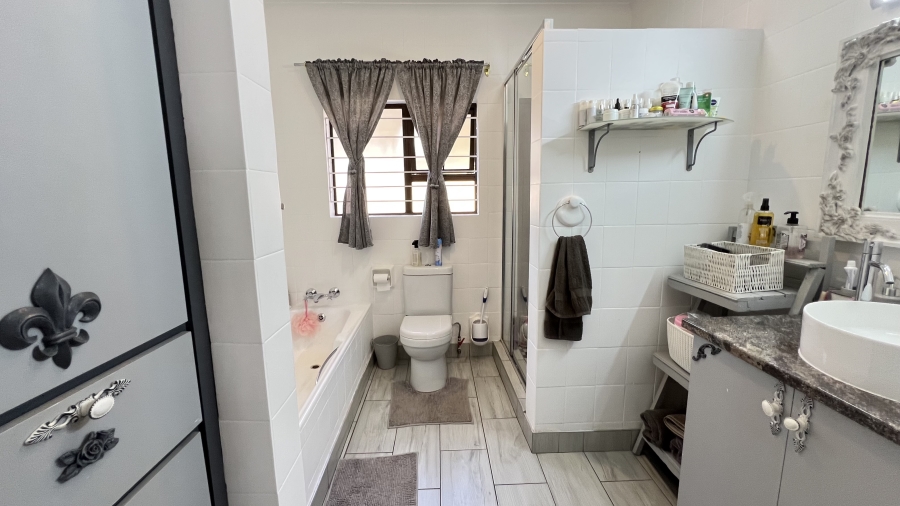 3 Bedroom Property for Sale in Helikonpark Gauteng