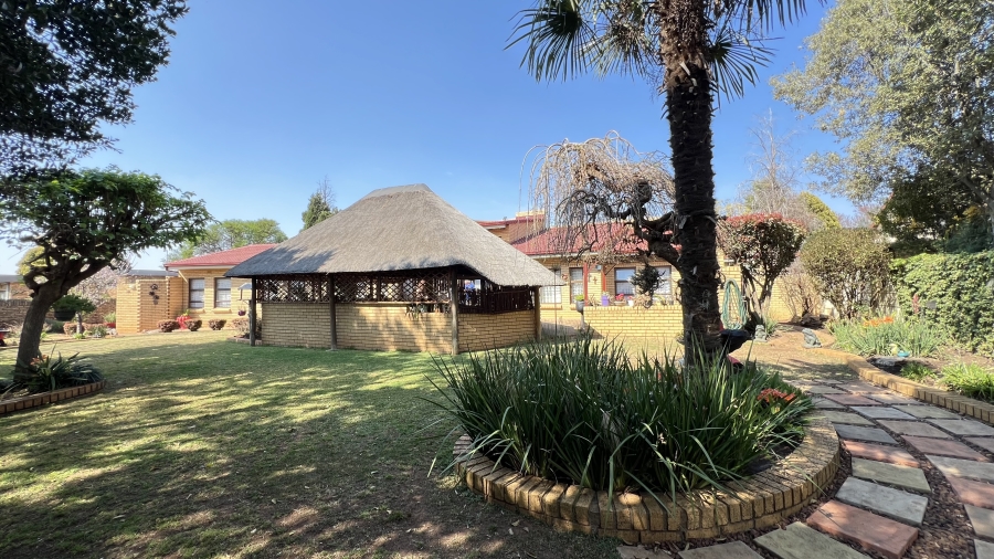 3 Bedroom Property for Sale in Helikonpark Gauteng
