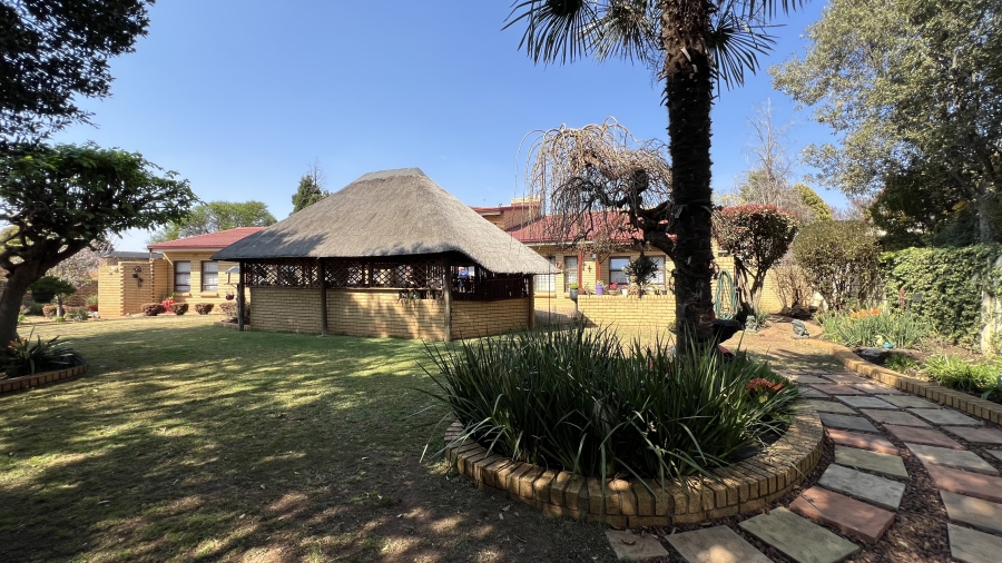 3 Bedroom Property for Sale in Helikonpark Gauteng