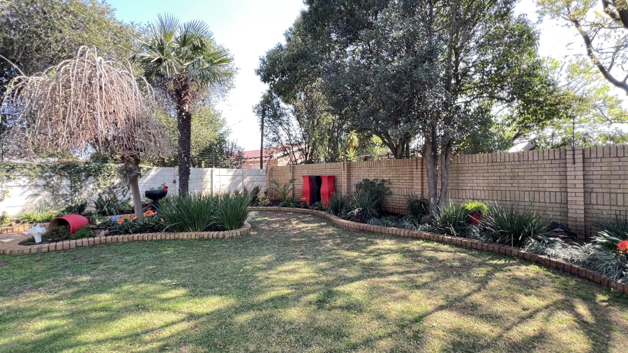 3 Bedroom Property for Sale in Helikonpark Gauteng