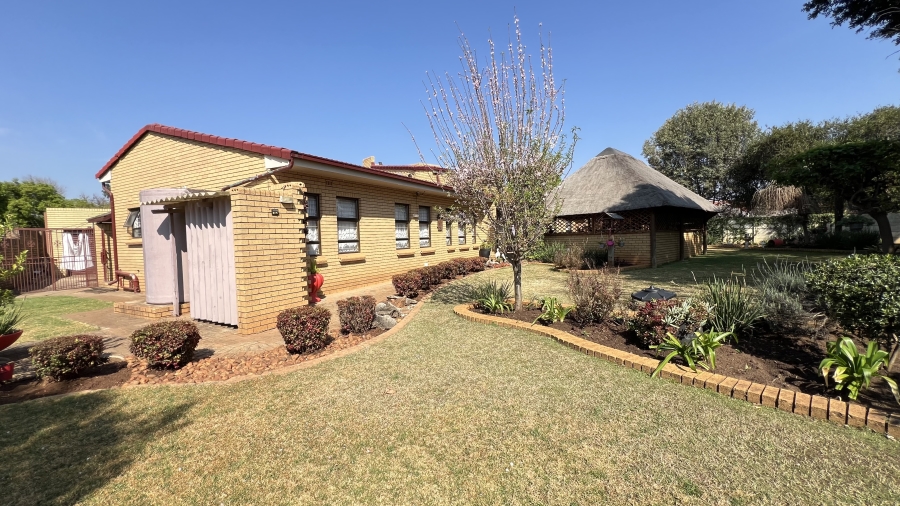 3 Bedroom Property for Sale in Helikonpark Gauteng