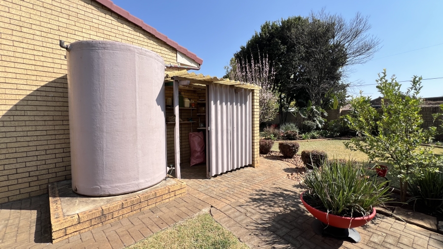 3 Bedroom Property for Sale in Helikonpark Gauteng