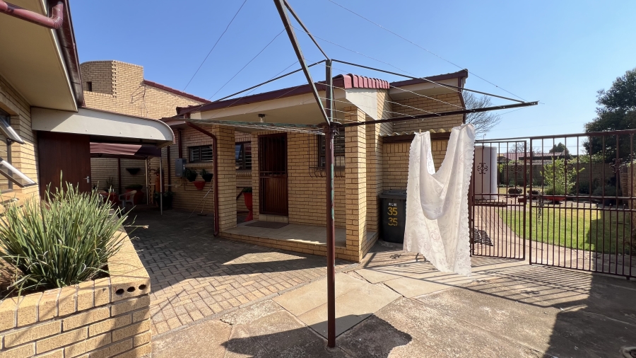 3 Bedroom Property for Sale in Helikonpark Gauteng