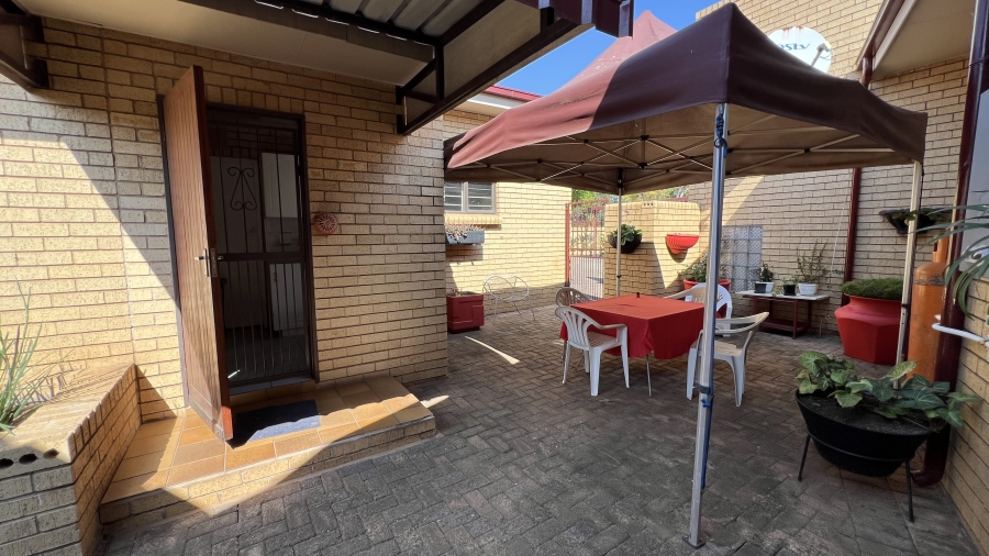 3 Bedroom Property for Sale in Helikonpark Gauteng
