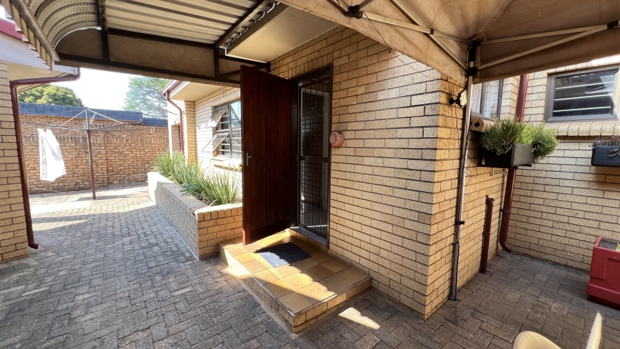 3 Bedroom Property for Sale in Helikonpark Gauteng
