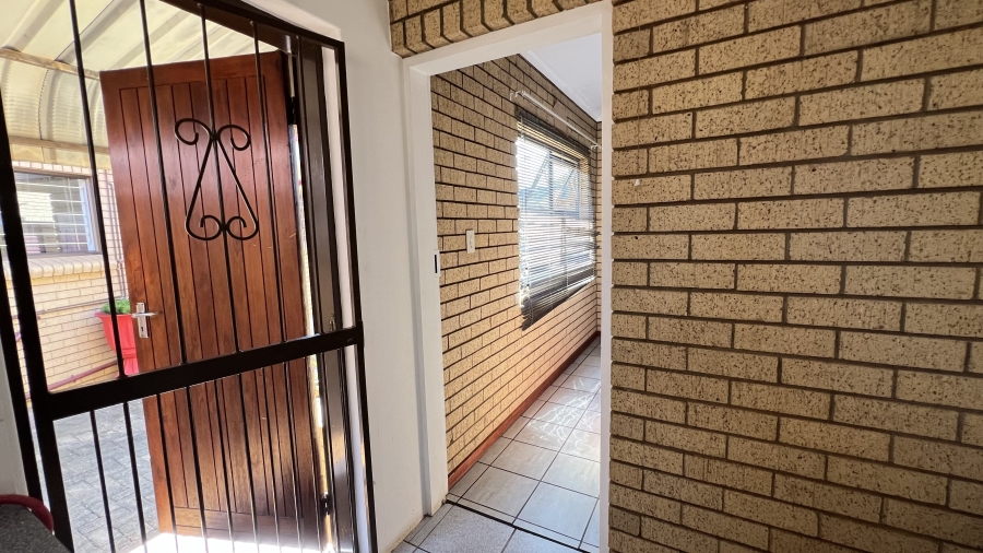 3 Bedroom Property for Sale in Helikonpark Gauteng