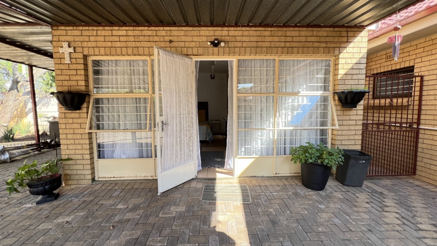 3 Bedroom Property for Sale in Helikonpark Gauteng