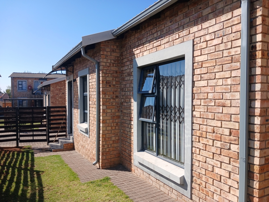 2 Bedroom Property for Sale in Groblerpark Gauteng
