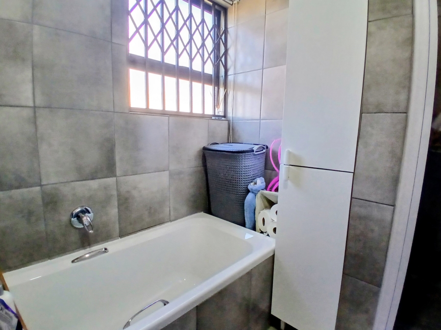 2 Bedroom Property for Sale in Groblerpark Gauteng