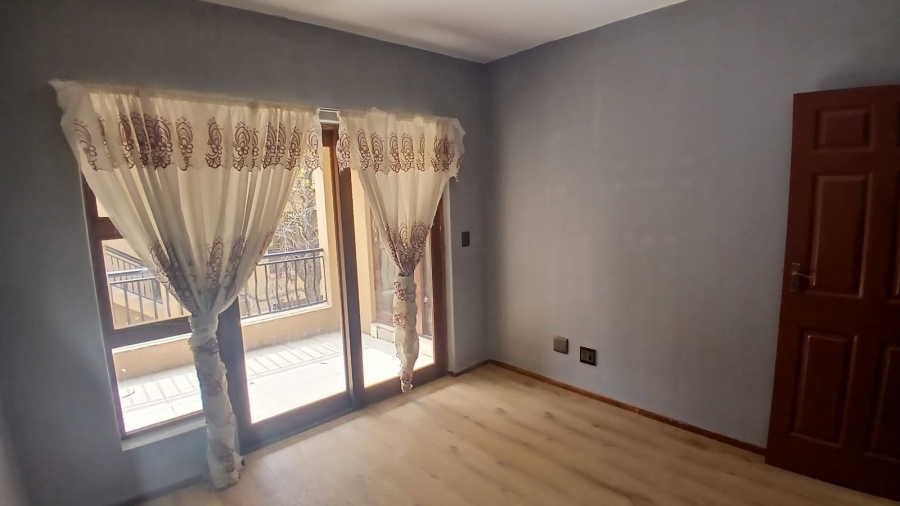 2 Bedroom Property for Sale in Erand Gardens Gauteng