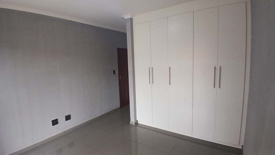 2 Bedroom Property for Sale in Erand Gardens Gauteng