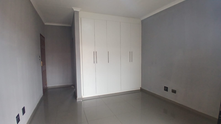 2 Bedroom Property for Sale in Erand Gardens Gauteng