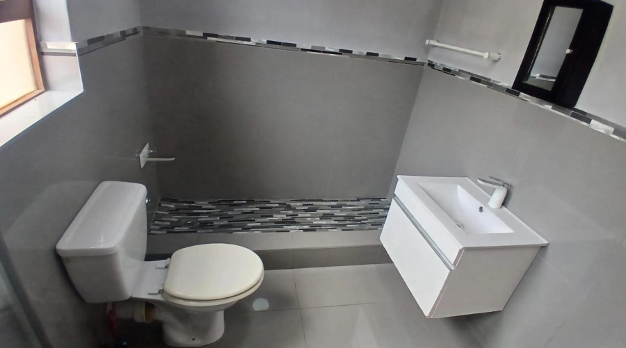 2 Bedroom Property for Sale in Erand Gardens Gauteng