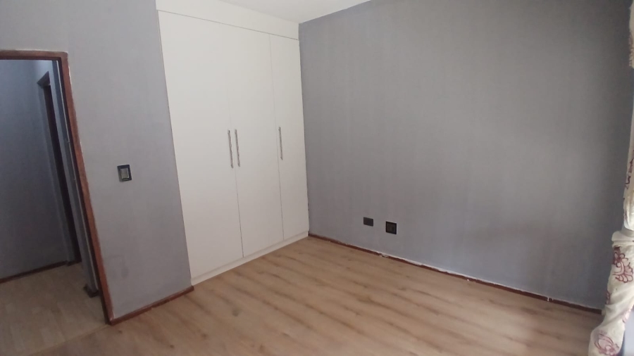 2 Bedroom Property for Sale in Erand Gardens Gauteng
