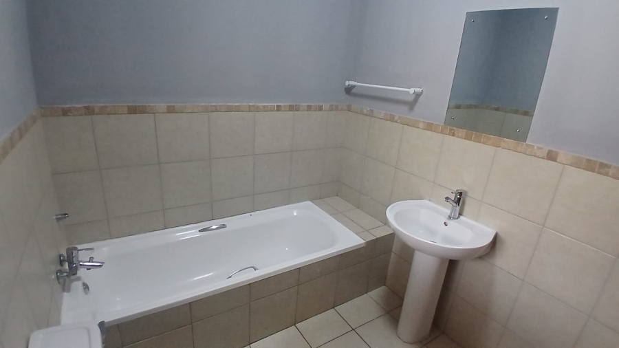 2 Bedroom Property for Sale in Erand Gardens Gauteng