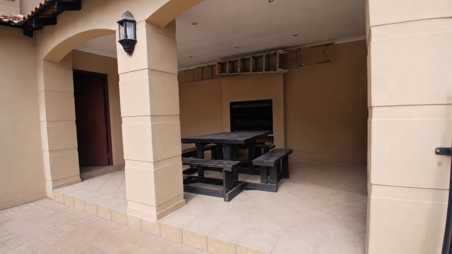 2 Bedroom Property for Sale in Erand Gardens Gauteng