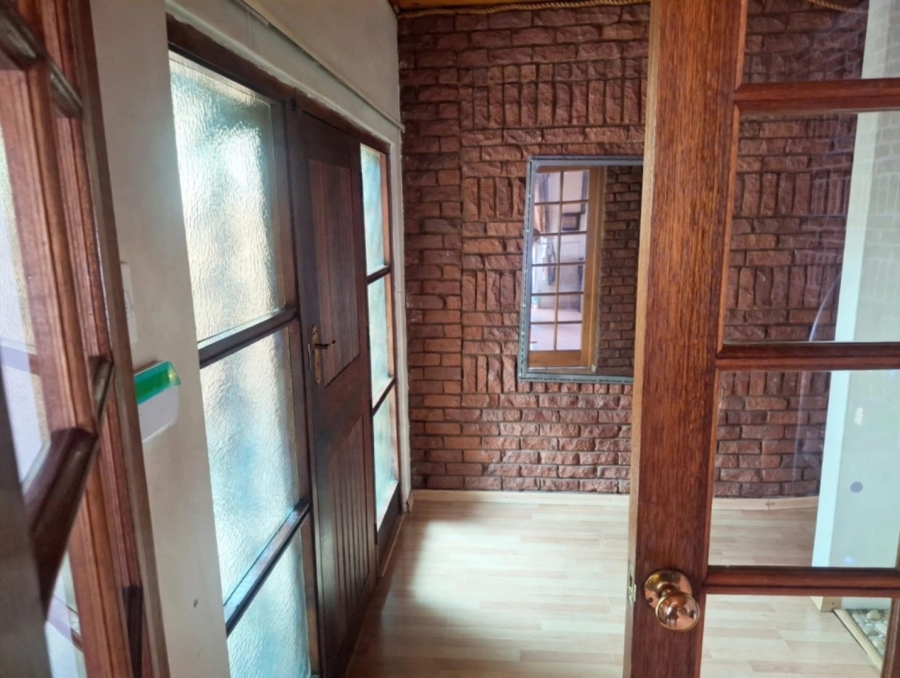 5 Bedroom Property for Sale in Constantia Park Gauteng