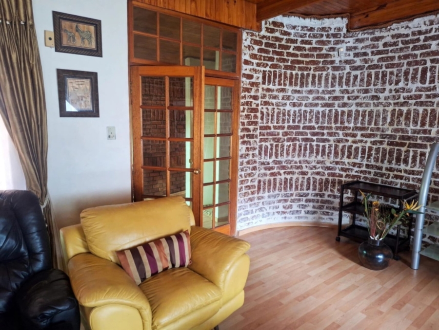 5 Bedroom Property for Sale in Constantia Park Gauteng