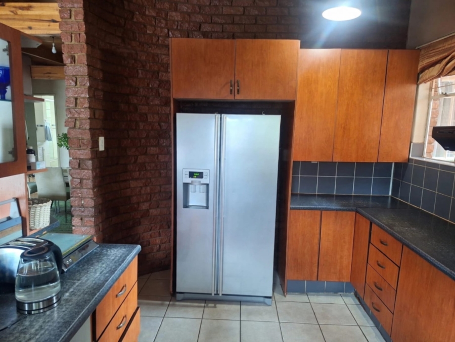 5 Bedroom Property for Sale in Constantia Park Gauteng