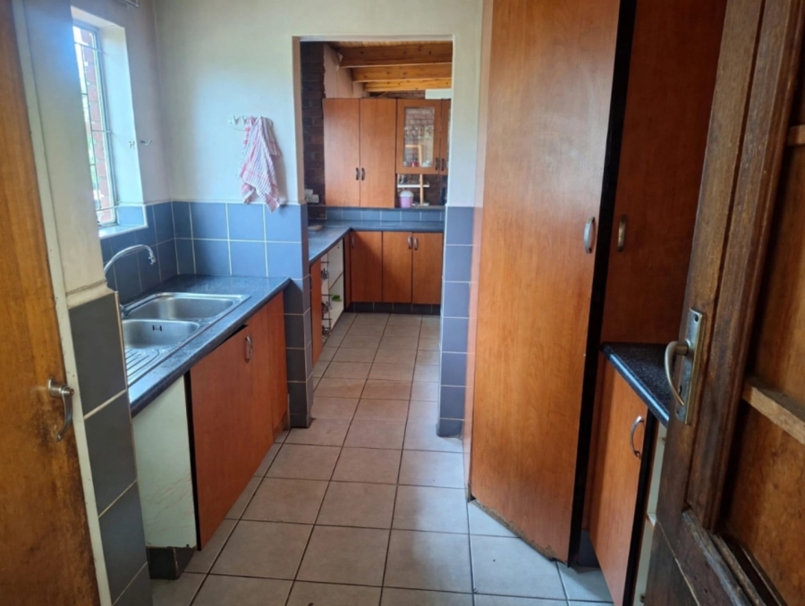 5 Bedroom Property for Sale in Constantia Park Gauteng
