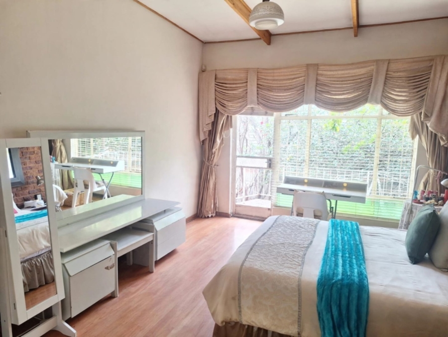 5 Bedroom Property for Sale in Constantia Park Gauteng