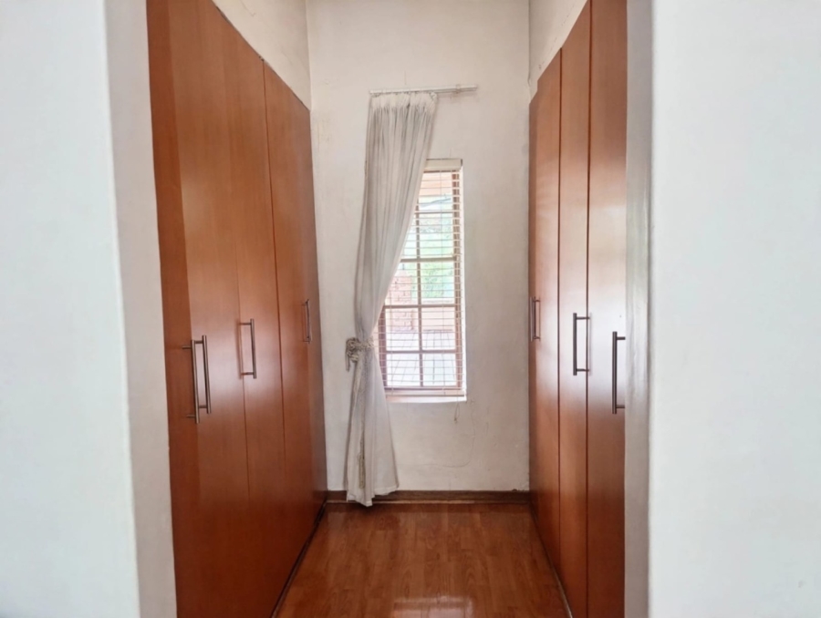 5 Bedroom Property for Sale in Constantia Park Gauteng