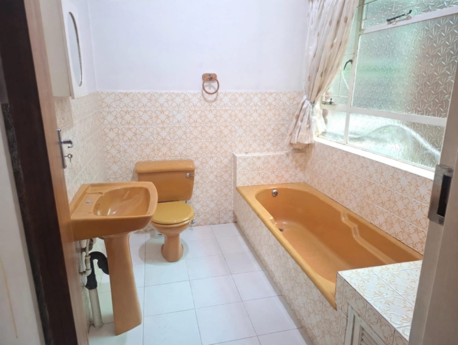 5 Bedroom Property for Sale in Constantia Park Gauteng