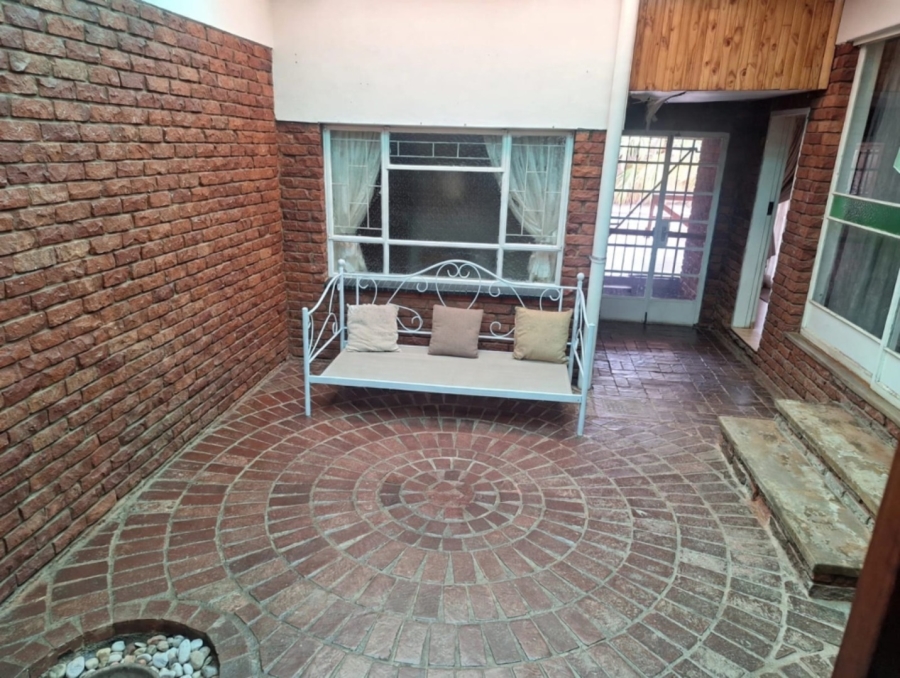 5 Bedroom Property for Sale in Constantia Park Gauteng