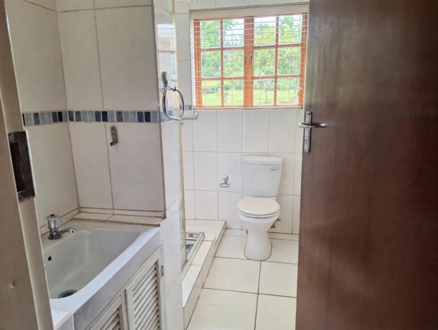 5 Bedroom Property for Sale in Constantia Park Gauteng