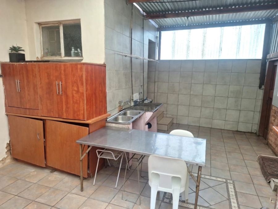 5 Bedroom Property for Sale in Constantia Park Gauteng