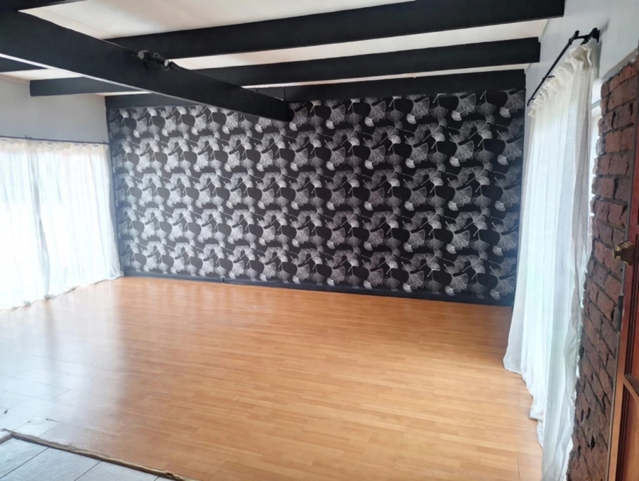 5 Bedroom Property for Sale in Constantia Park Gauteng