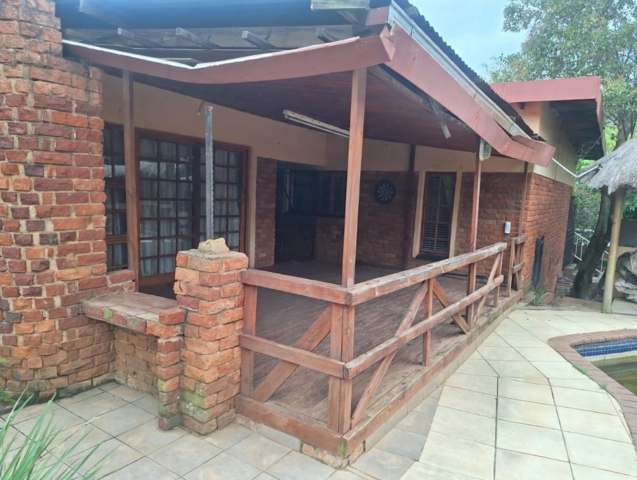 5 Bedroom Property for Sale in Constantia Park Gauteng