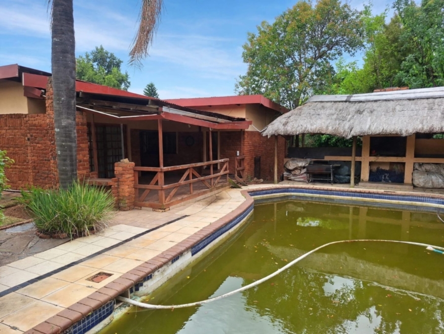 5 Bedroom Property for Sale in Constantia Park Gauteng