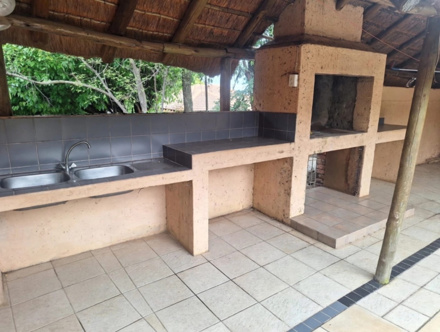5 Bedroom Property for Sale in Constantia Park Gauteng