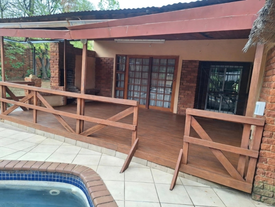 5 Bedroom Property for Sale in Constantia Park Gauteng